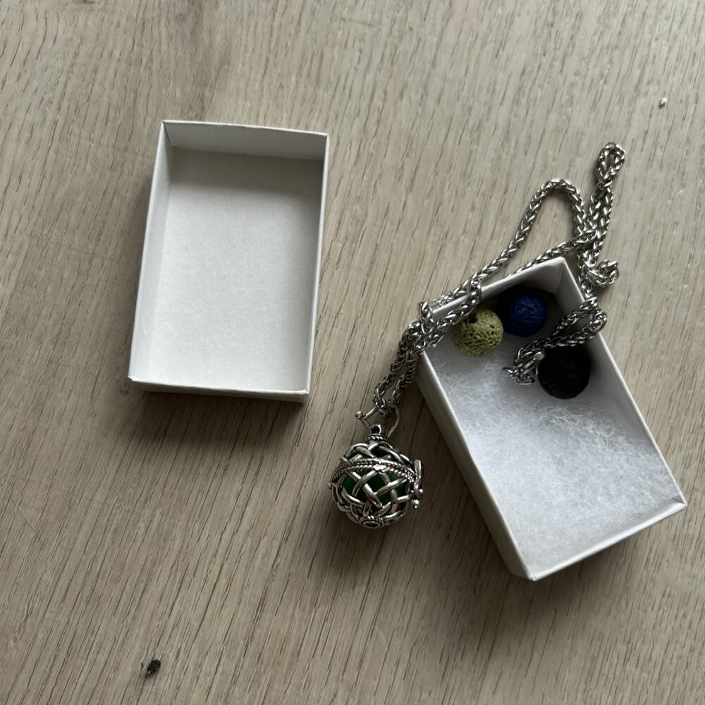 Necklace with pendant for essential oils